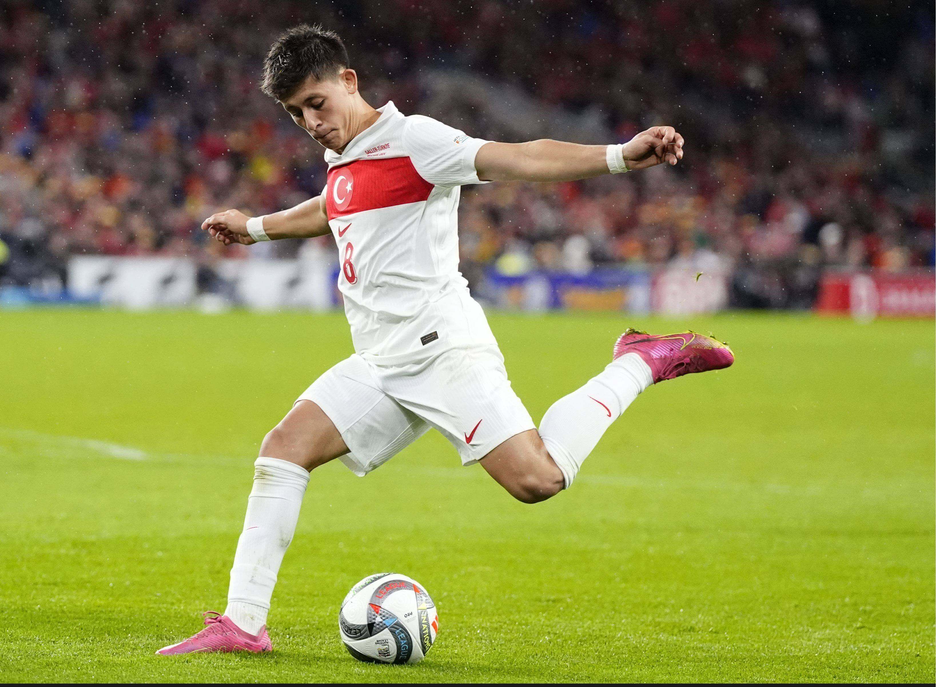  Arda Güler, en un partido con Turquía.
