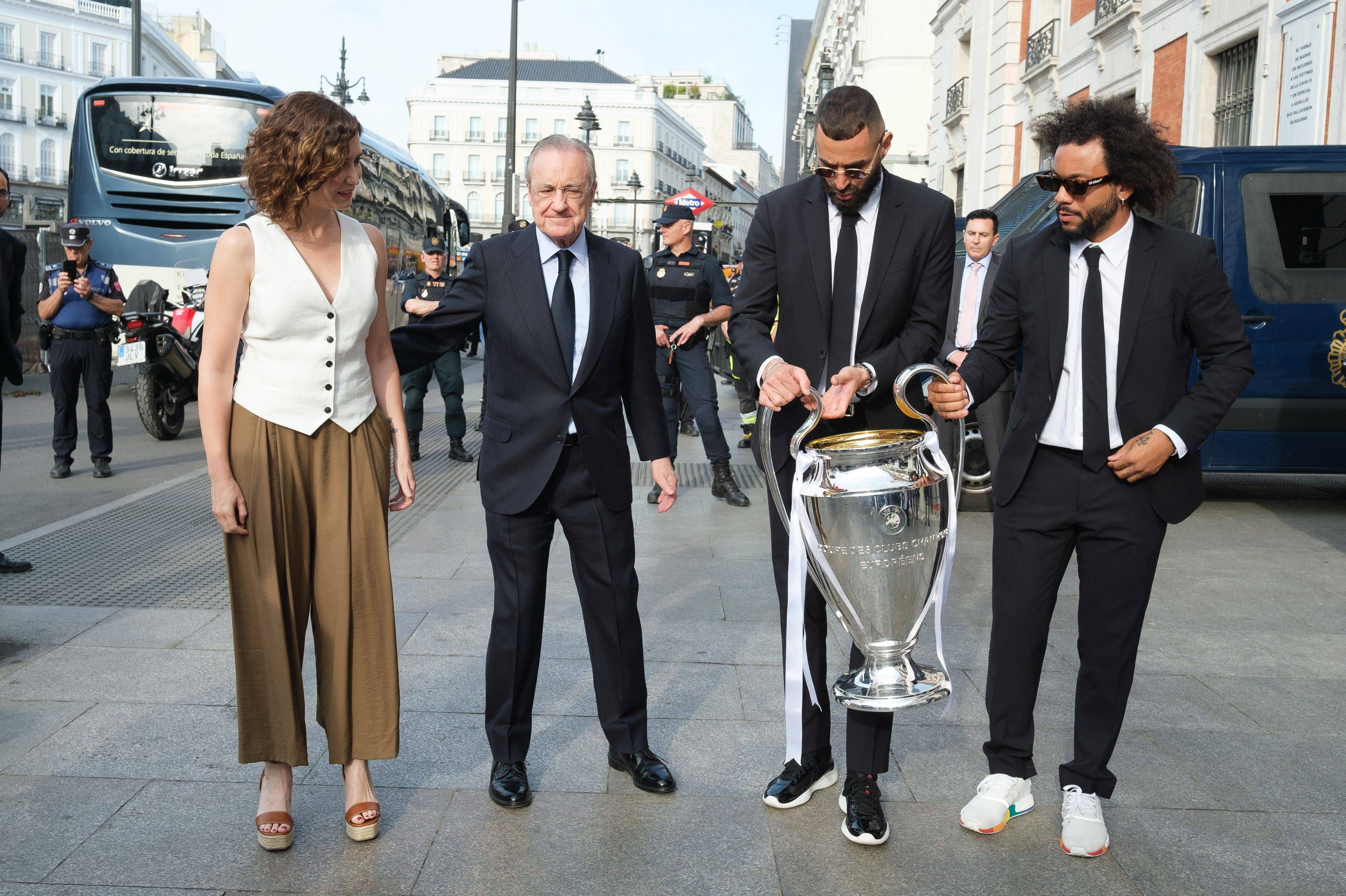 Ayuso, Florentino, Benzema y Marcelo posan junto a la 'decimocuarta' en 2022 (Cordon Press)