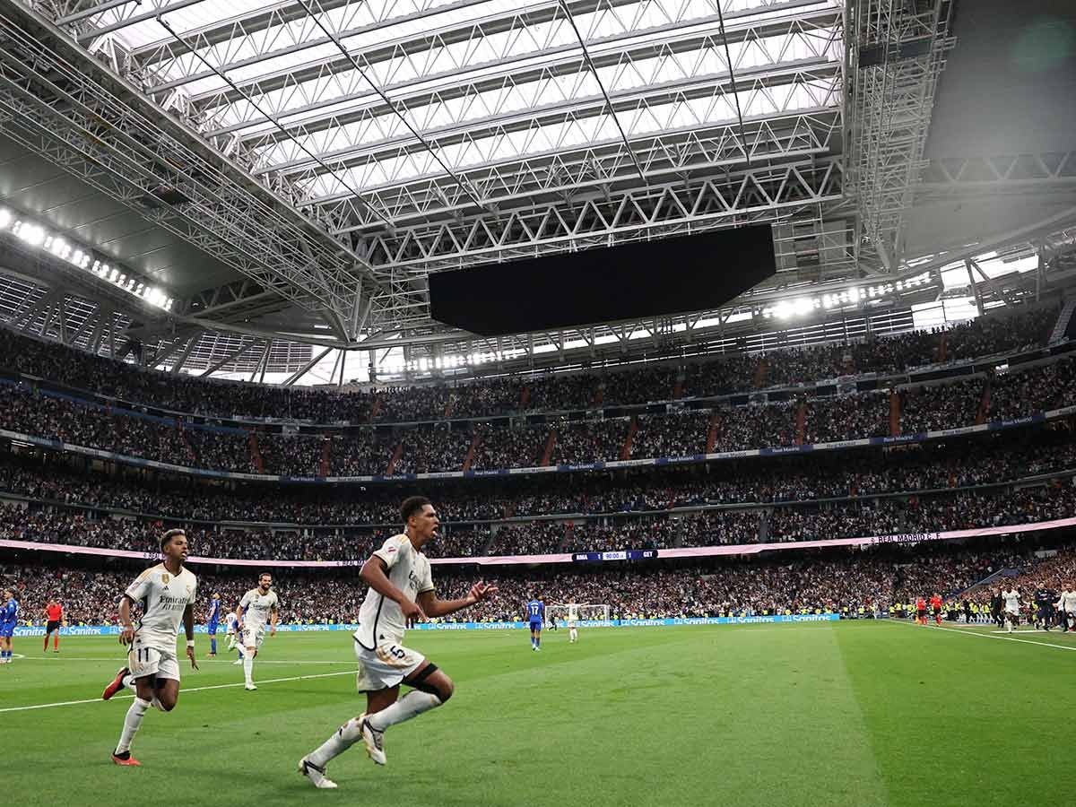  Bellingham marcando en un Bernabéu cerrado.