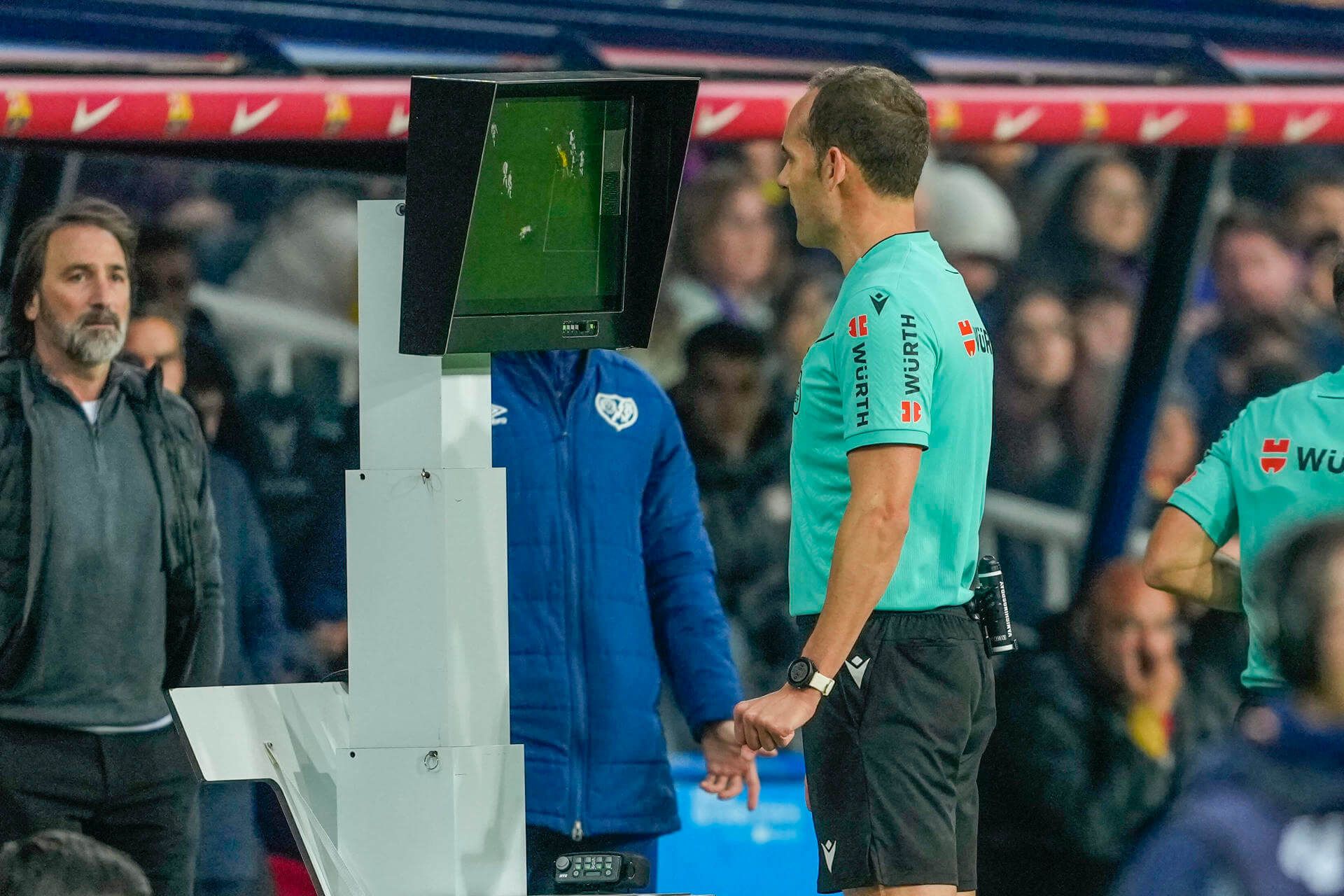  Melero López en el Barça-Rayo Vallecano (EFE)