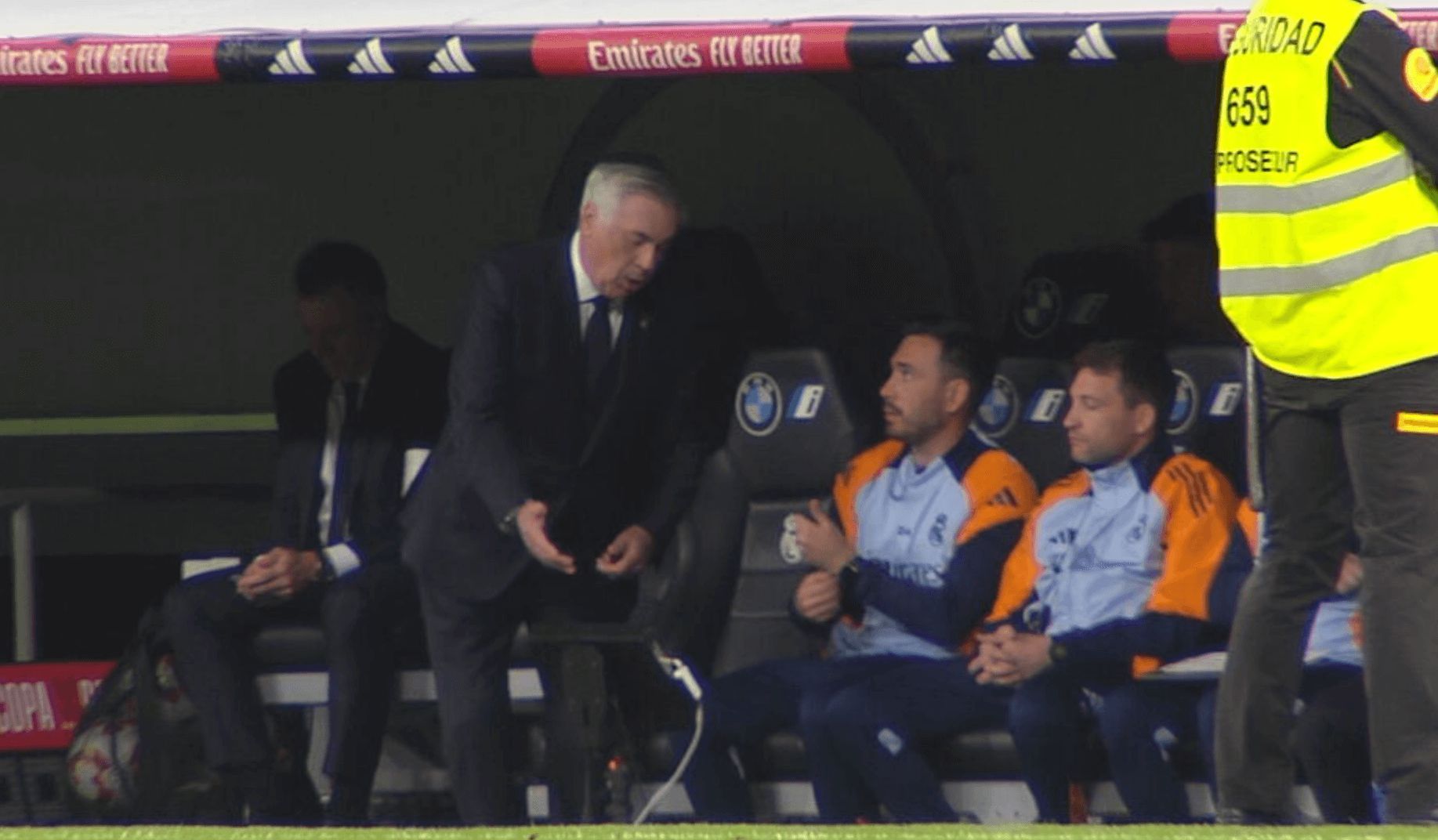  La reacción de Carlo Ancelotti tras el gol de Raúl Asencio