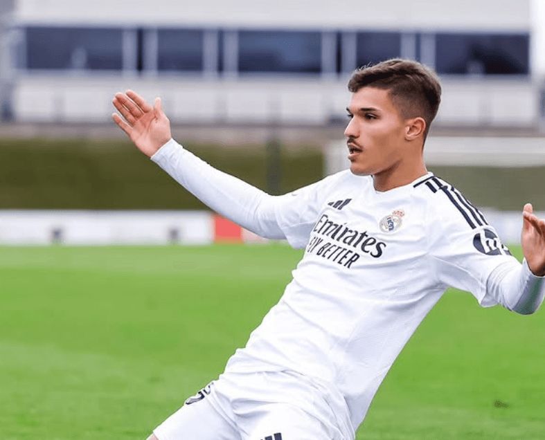Yusi celebra un gol con el Castilla