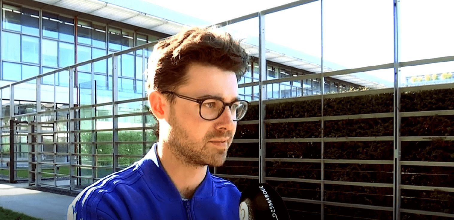  Aficionado atiende a ElDesmarque desde Highbury