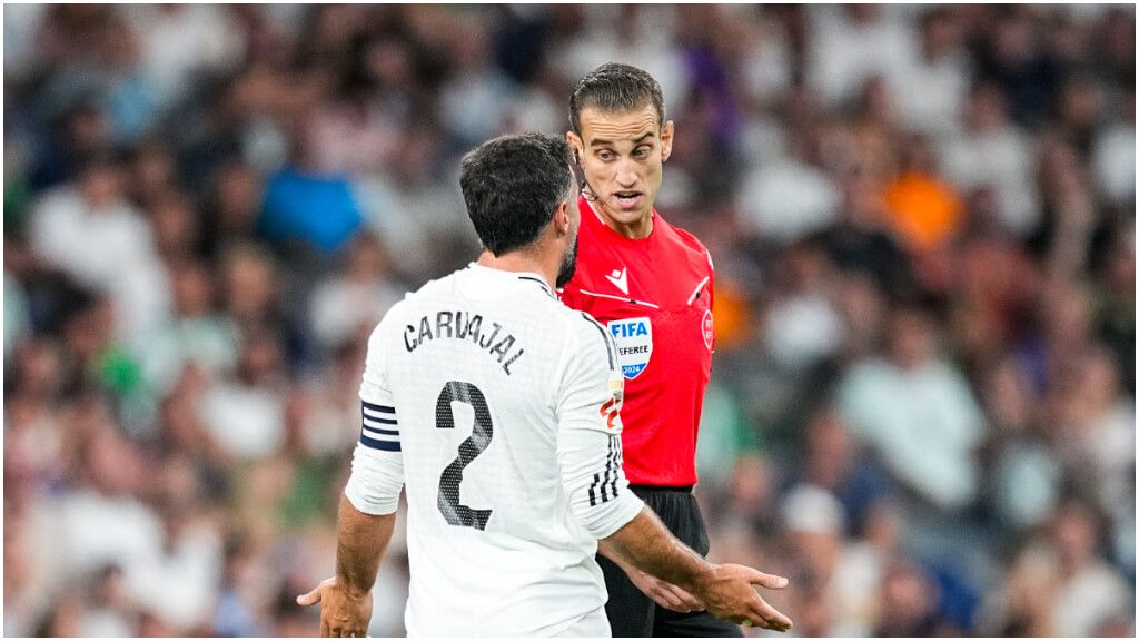  Carvajal conversa con Alberola Rojas.