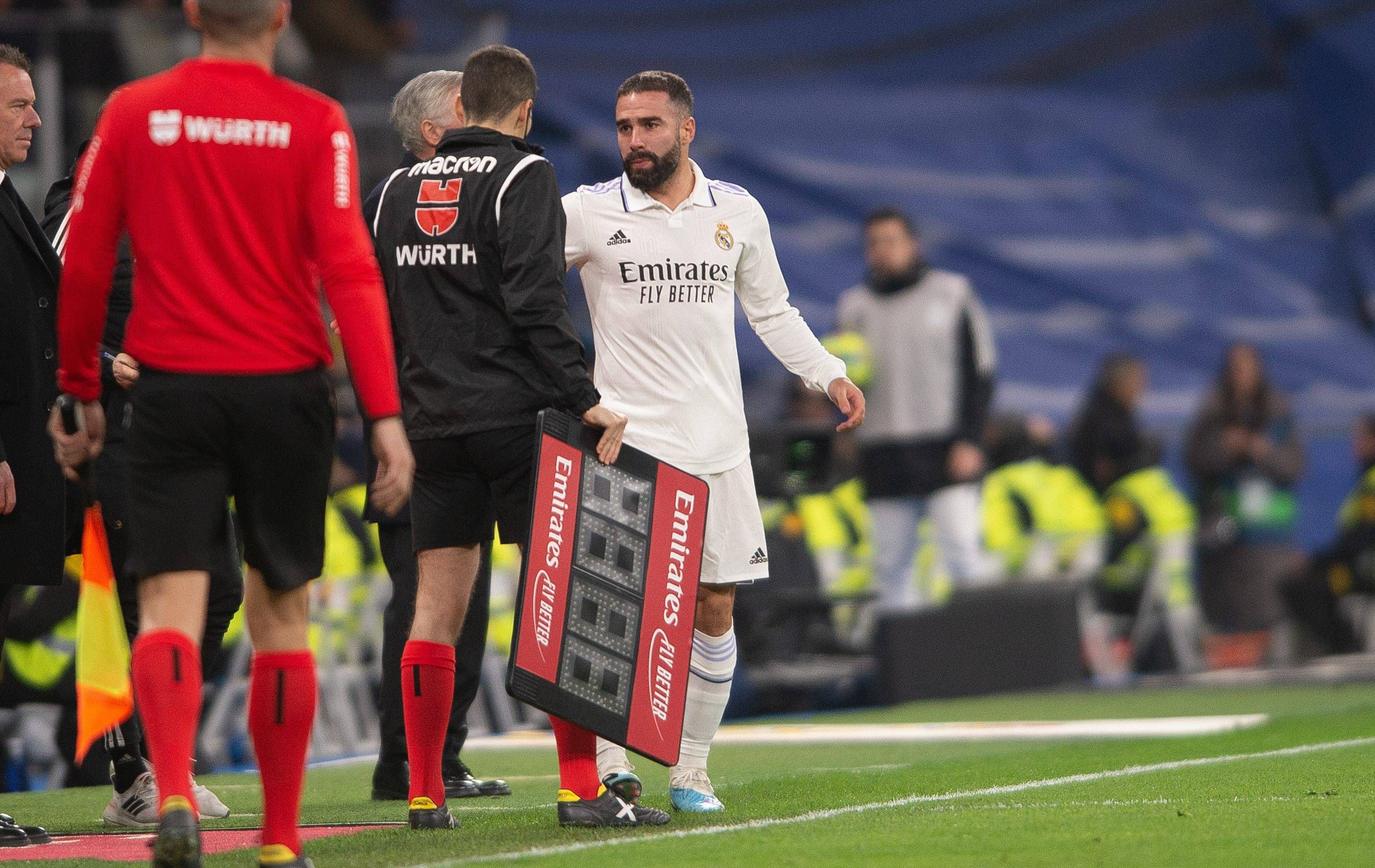  Carvajal, en la banda del Santiago Bernabéu.