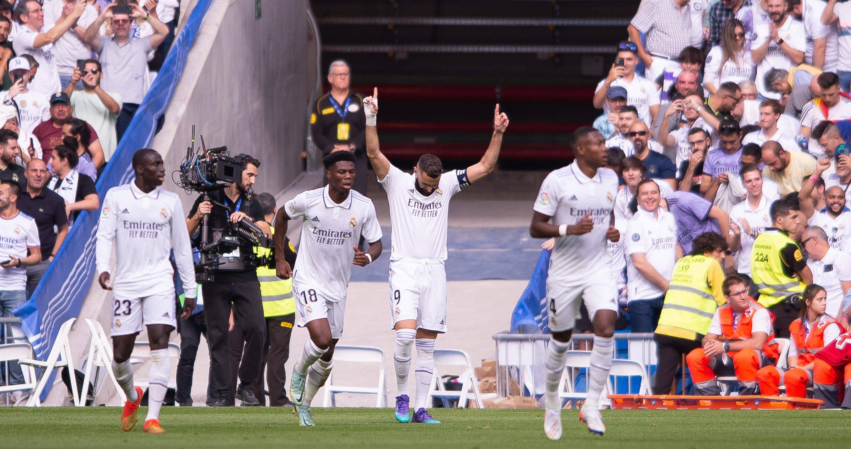  Benzema celebra su gol en El Clásico Real Madrid-Barcelona (FOTO: Cordón Press).