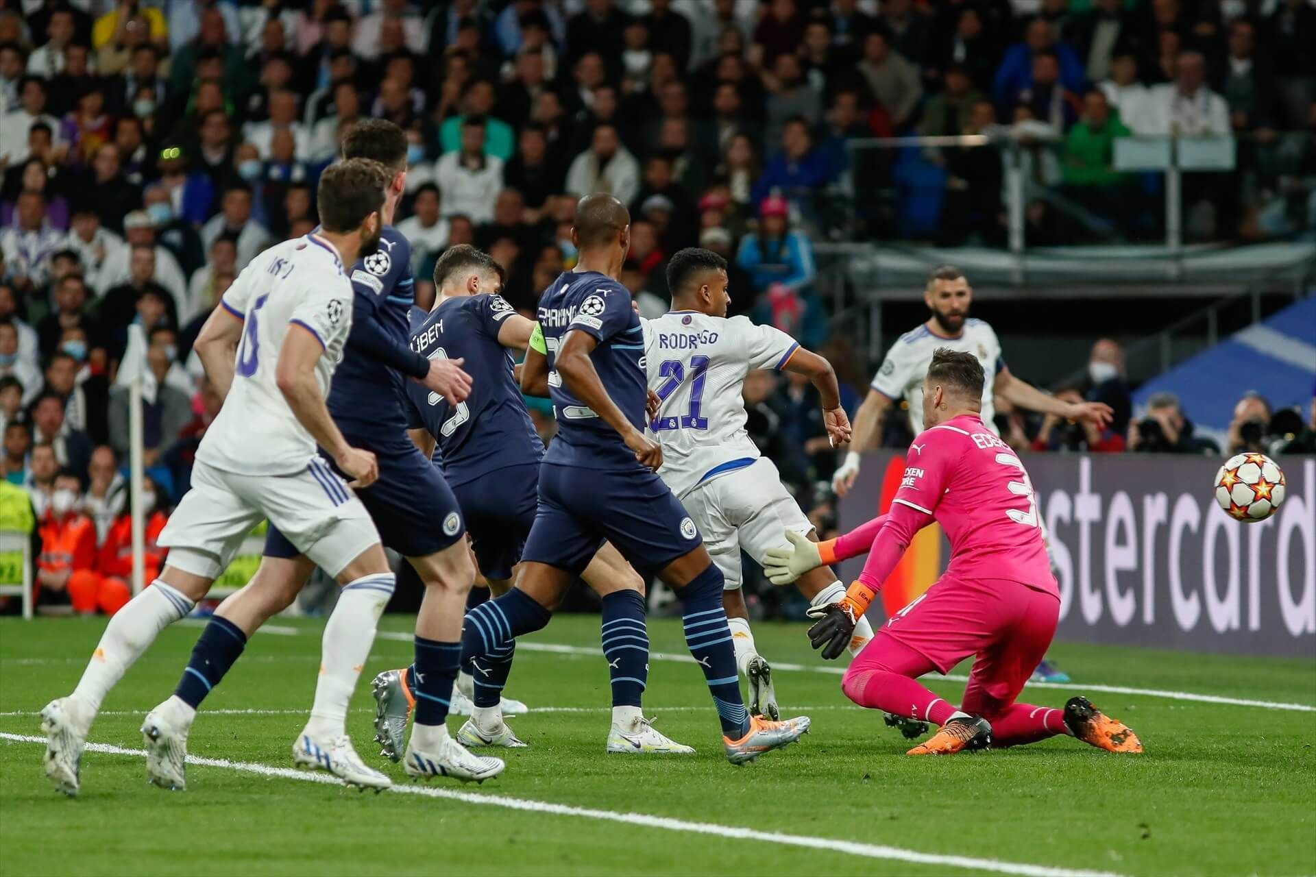  Rodrygo anotando uno de los goles ante el Manchester City en 2022