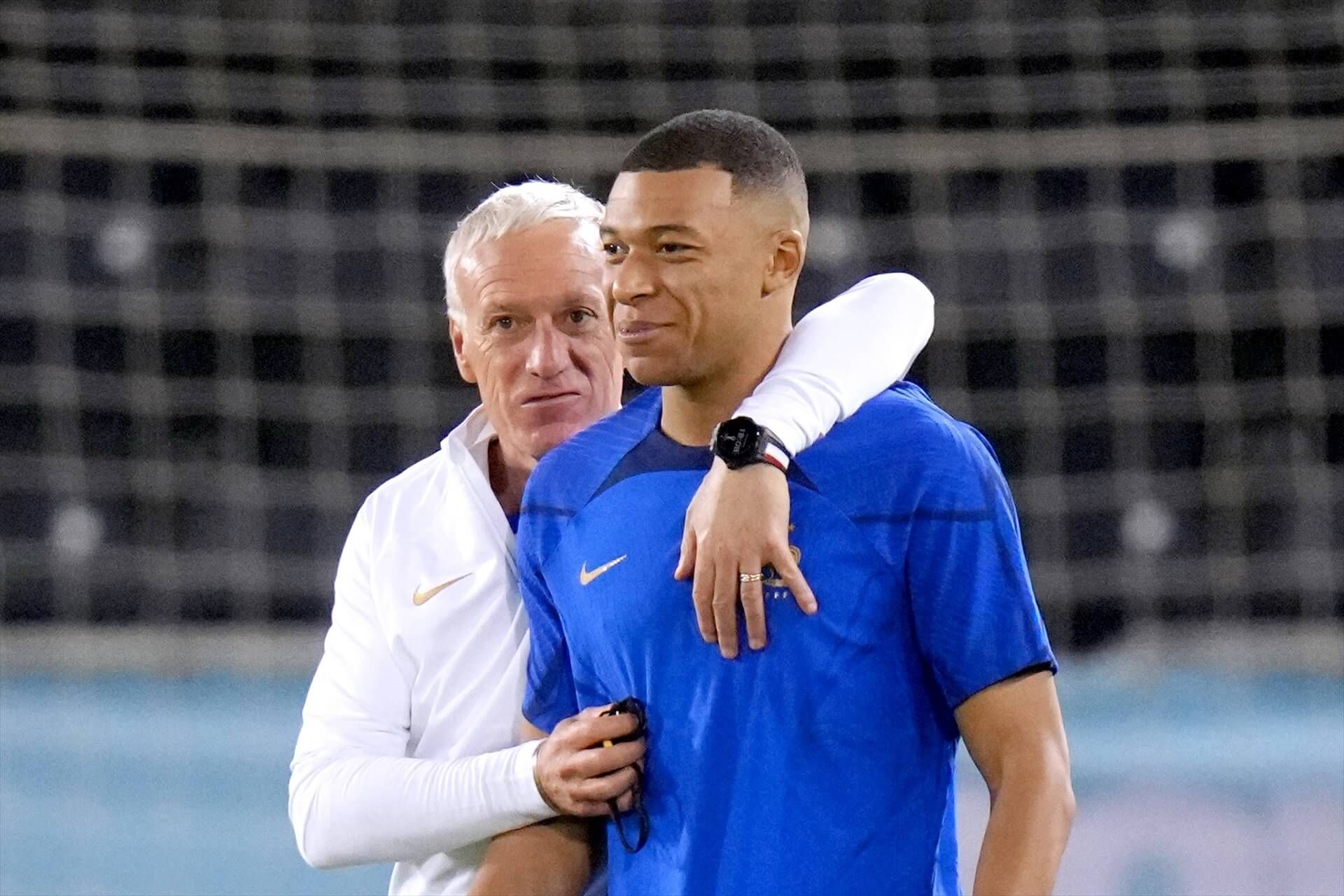  Kylian Mbappé y Didier Deschamps