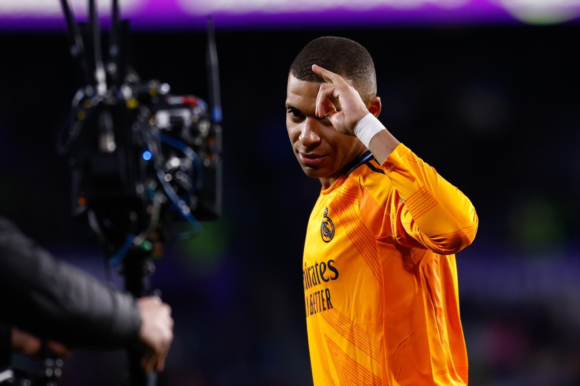 Kylian Mbappé, celebrando su tercer gol contra el Valladolid (Europa Press)