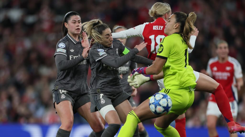 El Real Madrid Femenino ante el Arsenal (EFE)