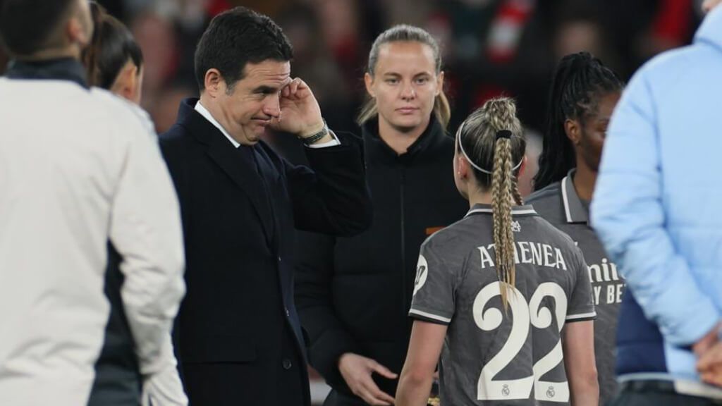 Alberto Toril, tras el Arsenal - Real Madrid Femenino (EFE)