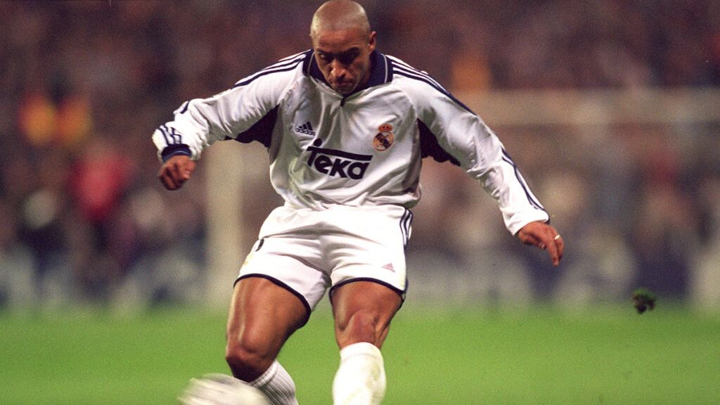  Roberto Carlos, durante su etapa en el Real Madrid como jugador (foto: Cordon Press).