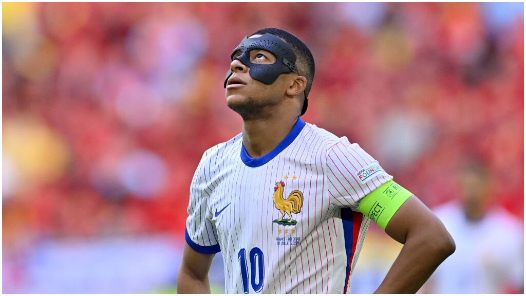 La máscara que llevaba Mbappé en la Eurocopa 2024, tras romperse la nariz. (Fuente: Europa Press).