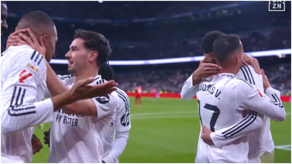  Kylian Mbappé, celebrando con Brahim su gol al Sevilla (DAZN)