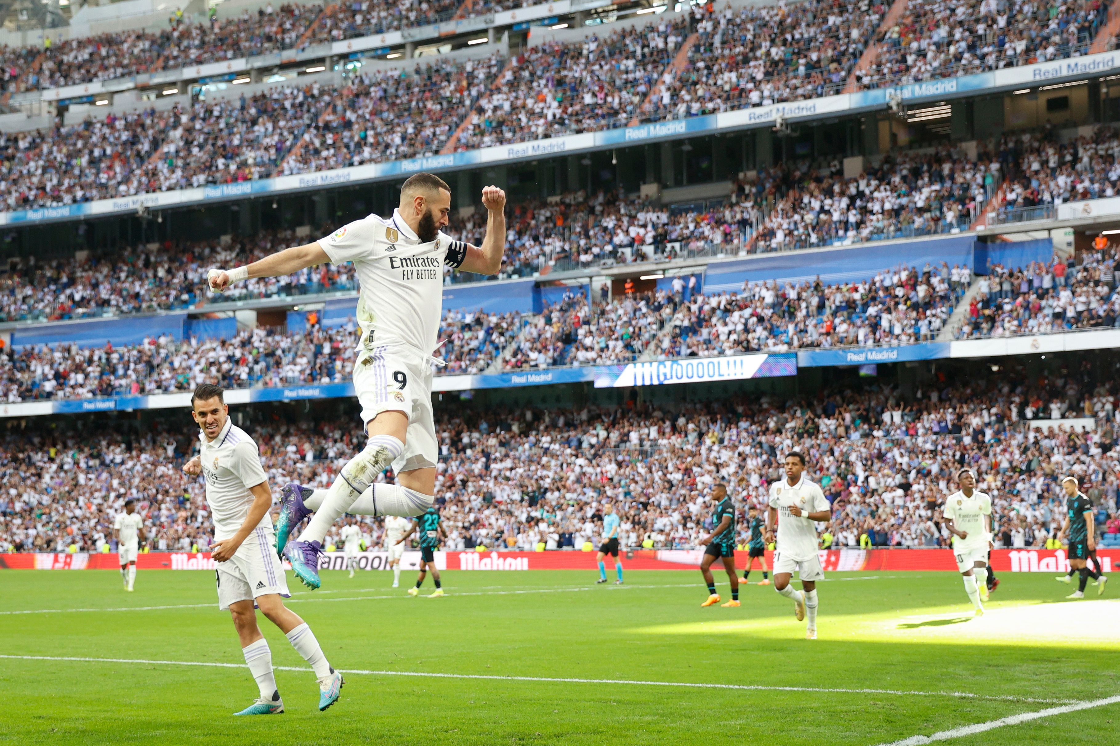  Karim Benzema celebra un gol en el Real Madrid-Almería.