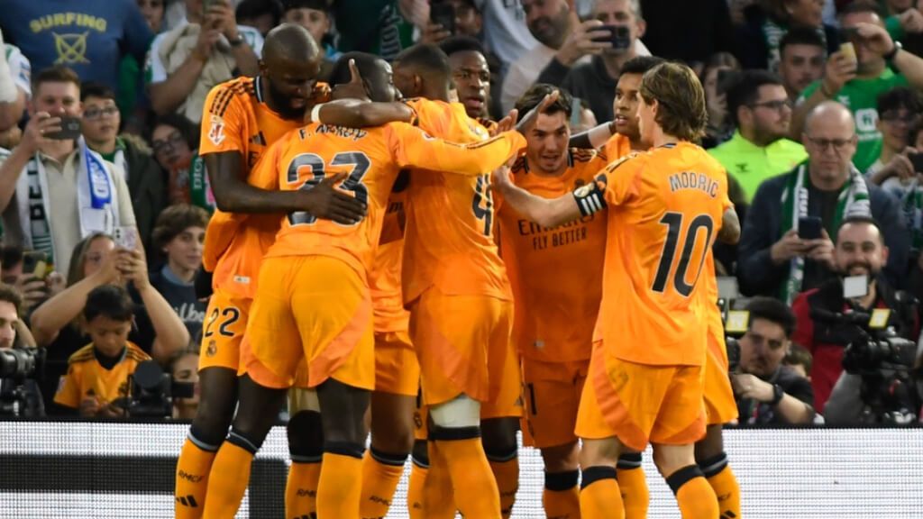  El Real Madrid celebra el gol de Brahim a pase de Mendy (Kiko Hurtado)