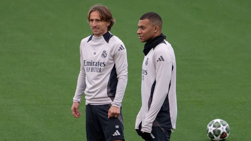 Luka Modric y Kylian Mbappé durante un entrenamiento del Real Madrid (Fuente: Cordon Press)