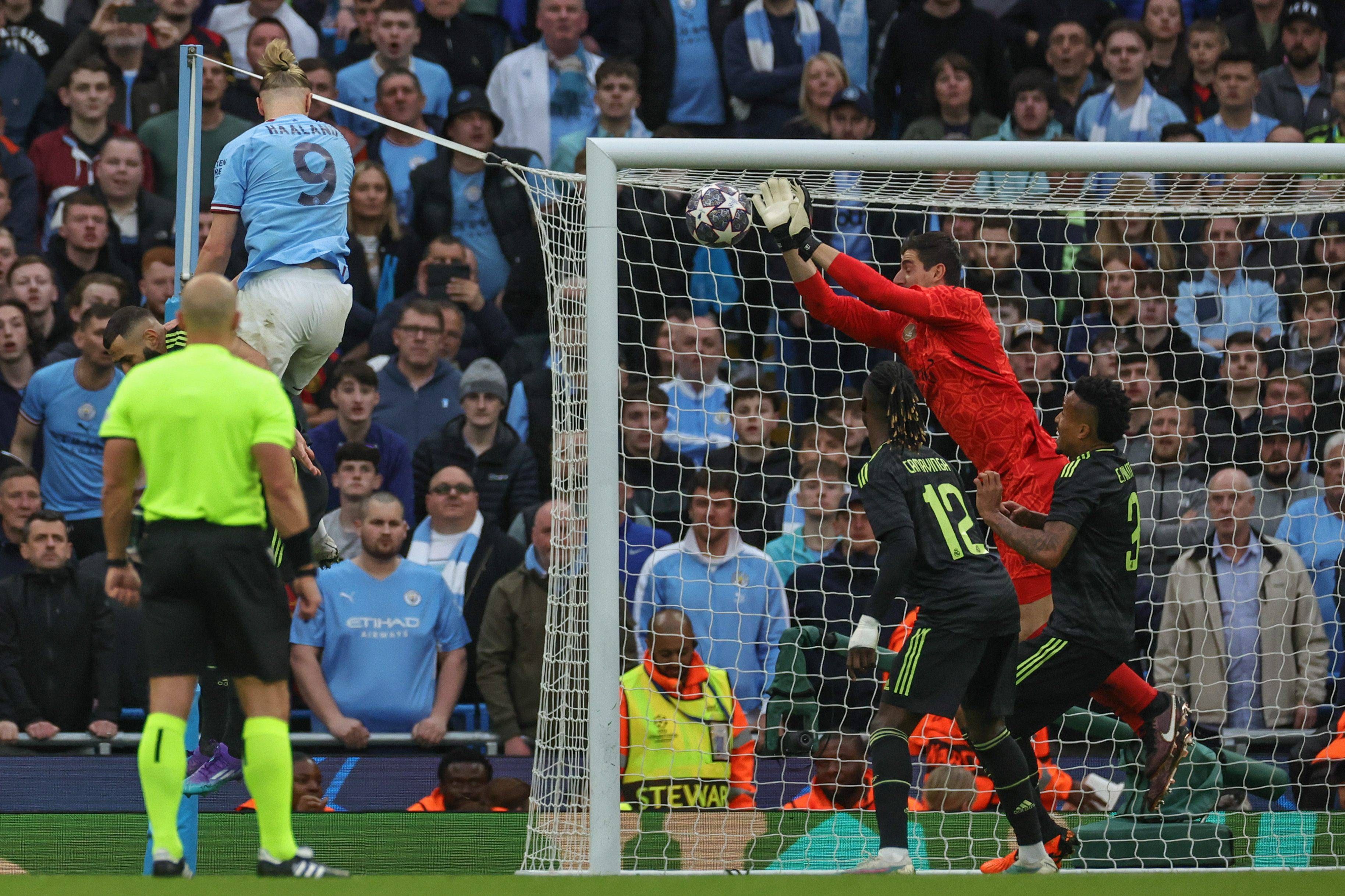  Parada de Courtois a Haaland en el Manchester City-Real Madrid (FOTO: Cordón Press).