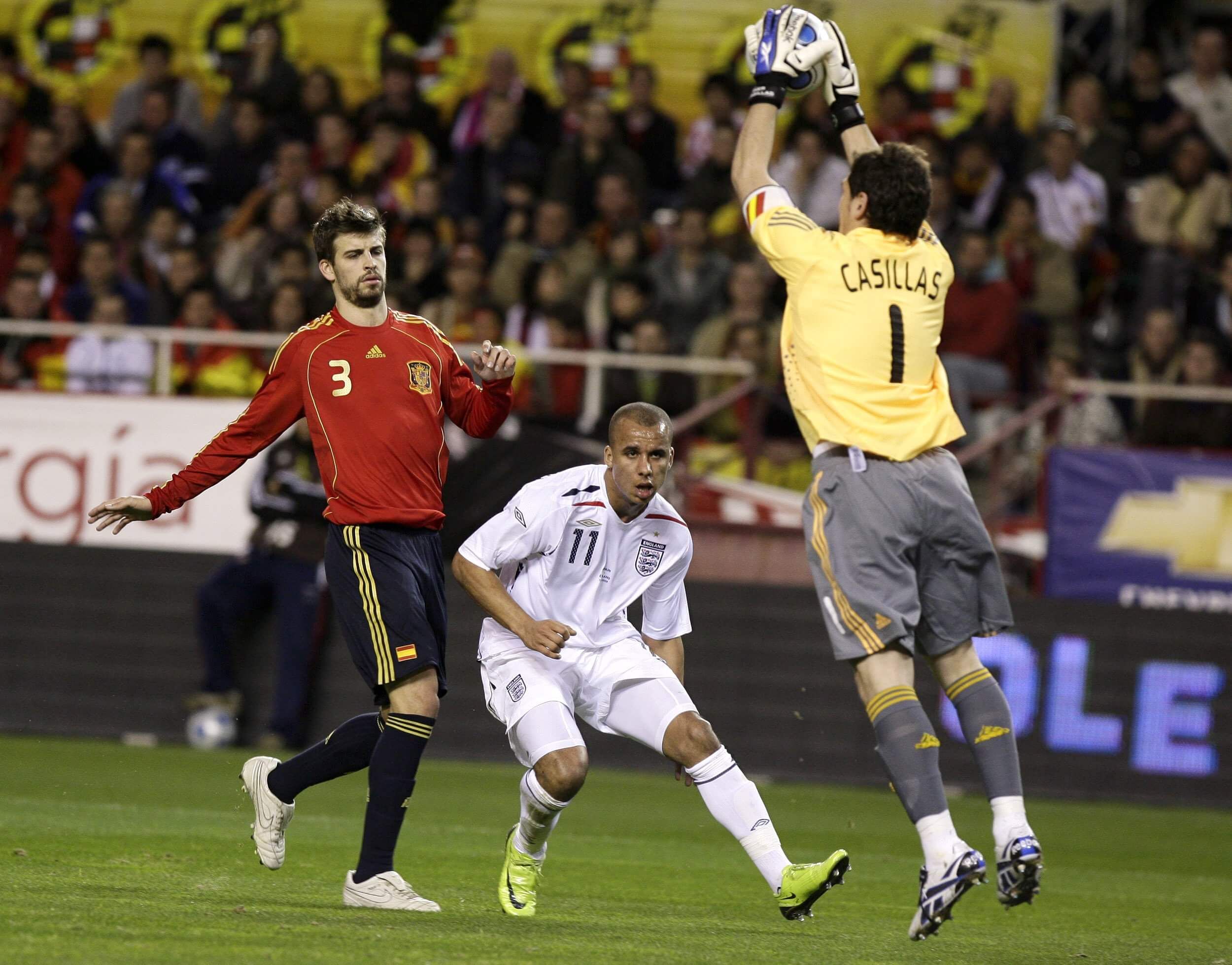  Casillas y Gerard Piqué, en un partido con España (Cordon Press)