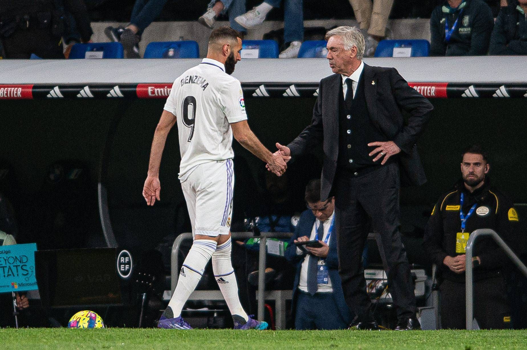 Karim Benzema y Carlo Ancelotti, en el Real Madrid-Villarreal.