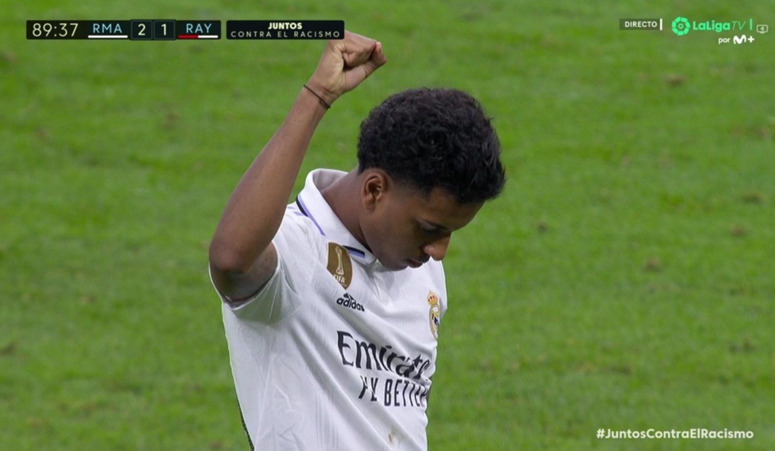  Rodrygo celebra su gol al Rayo puño en alto.