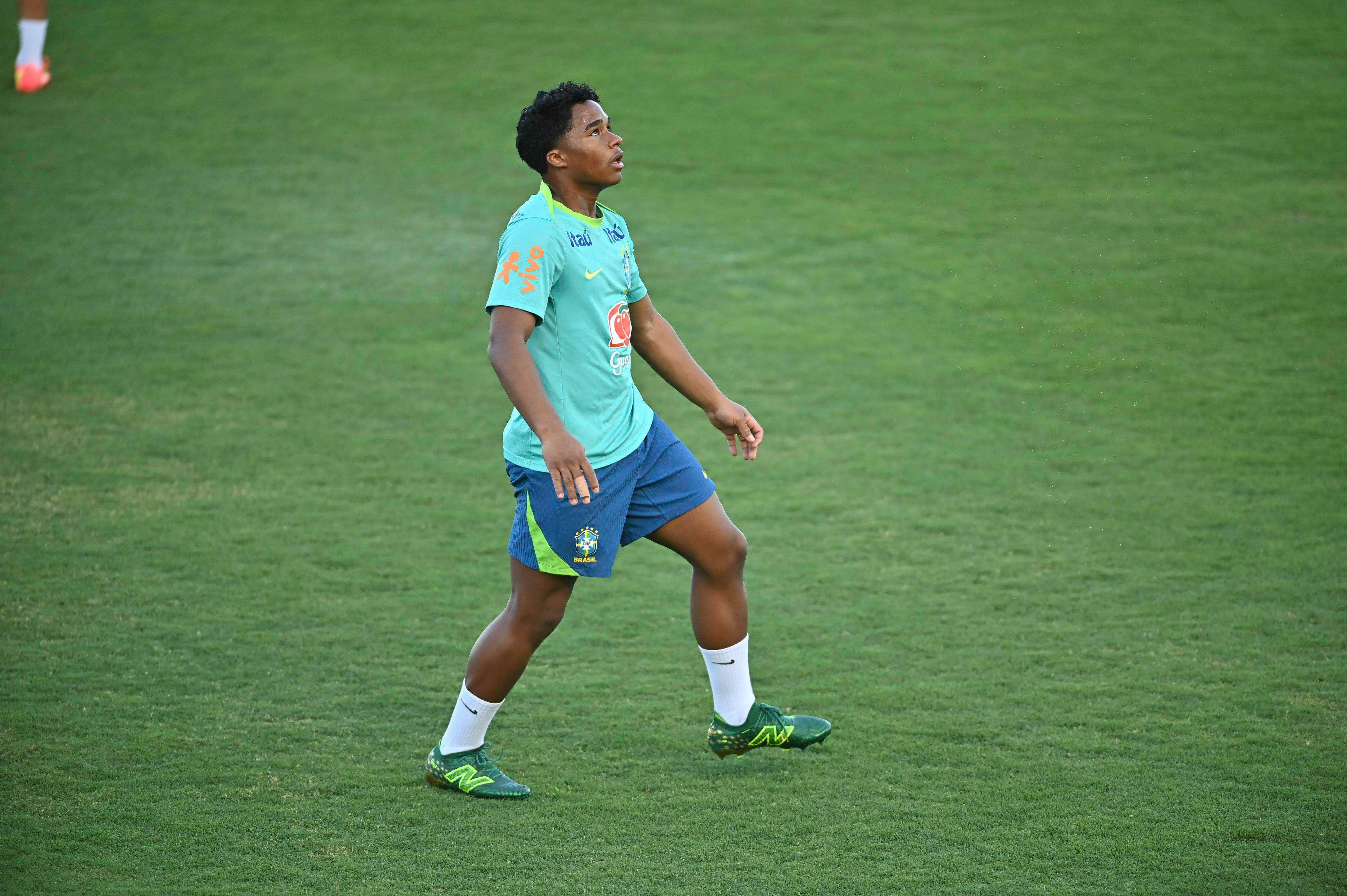Endrick en un entrenamiento con Brasil