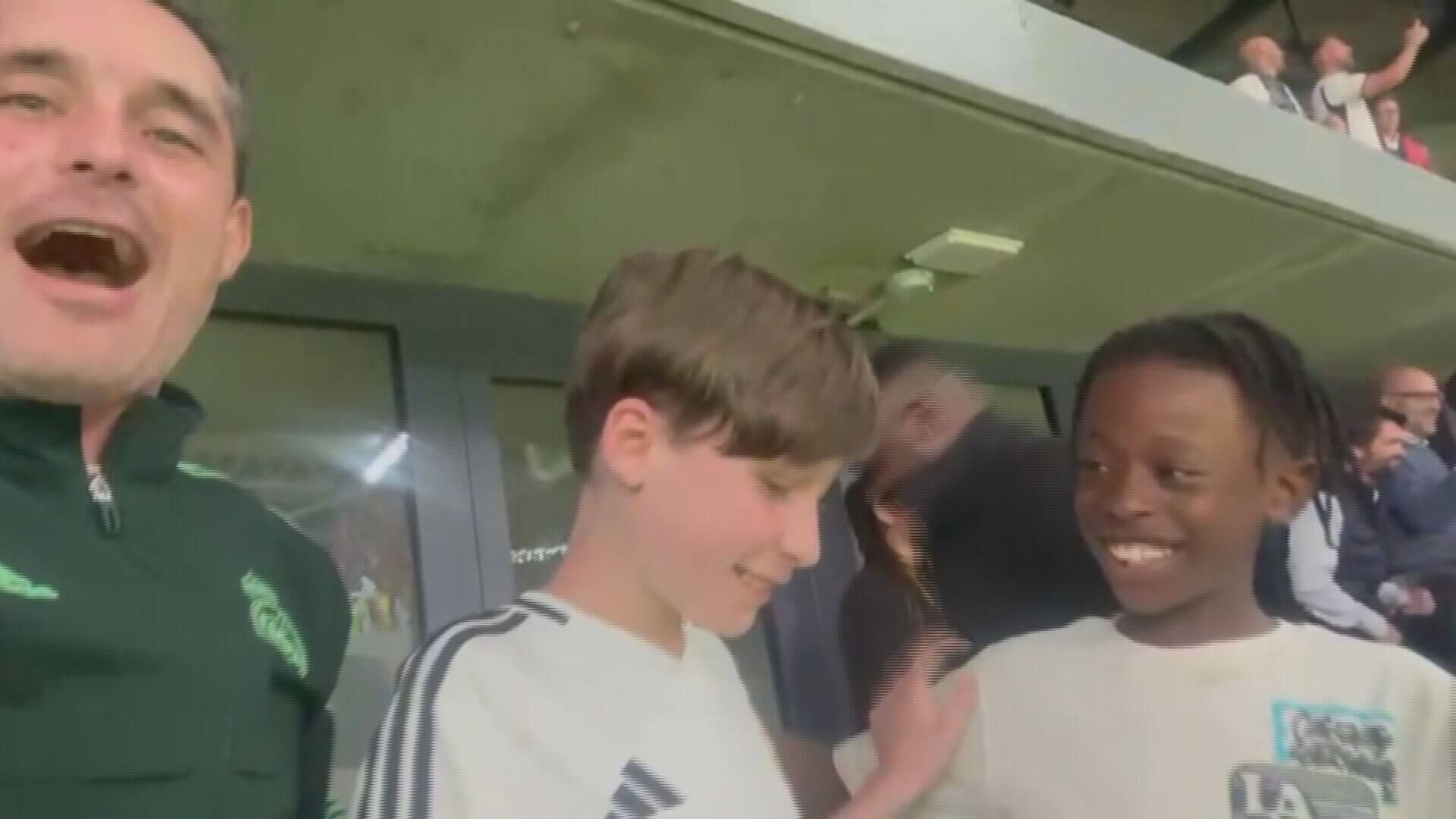  Jorge, junto al hermano pequeño de Eduardo Camavinga, Celio.