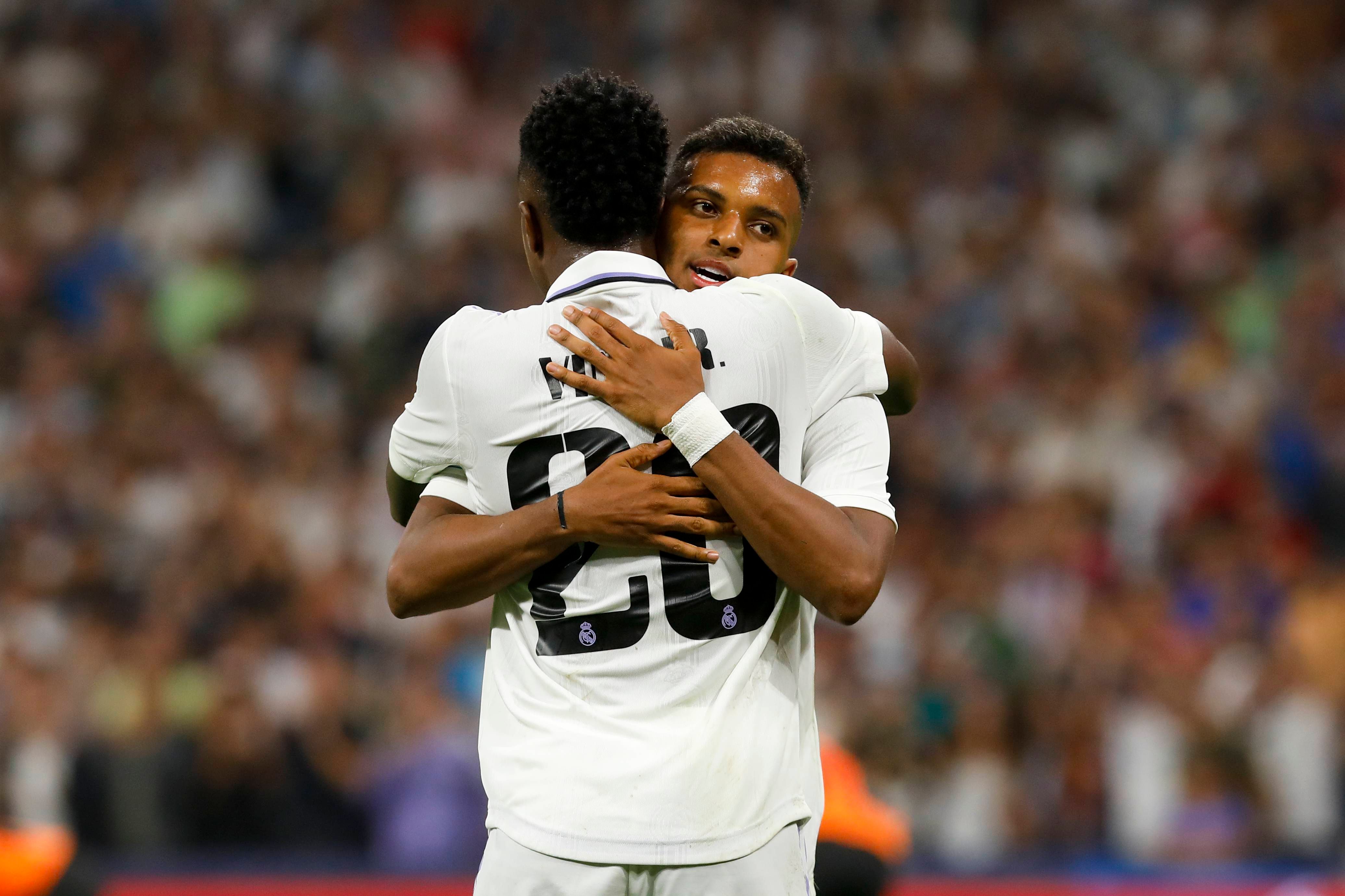 Vinícius y Rodrygo celebran un gol del Real Madrid.