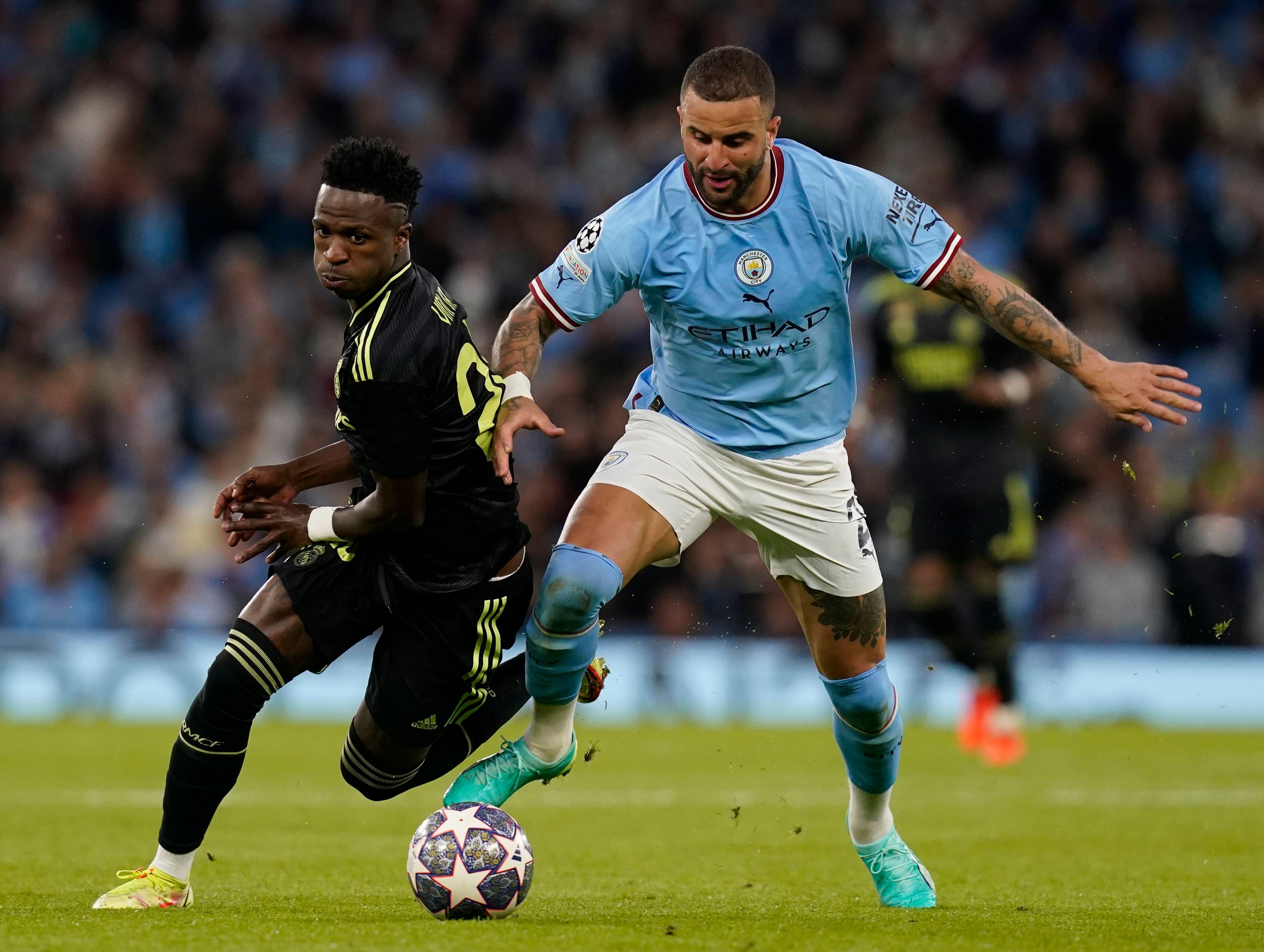  Kyle Walker y Vinicius, durante el City-Real Madrid de Champions.