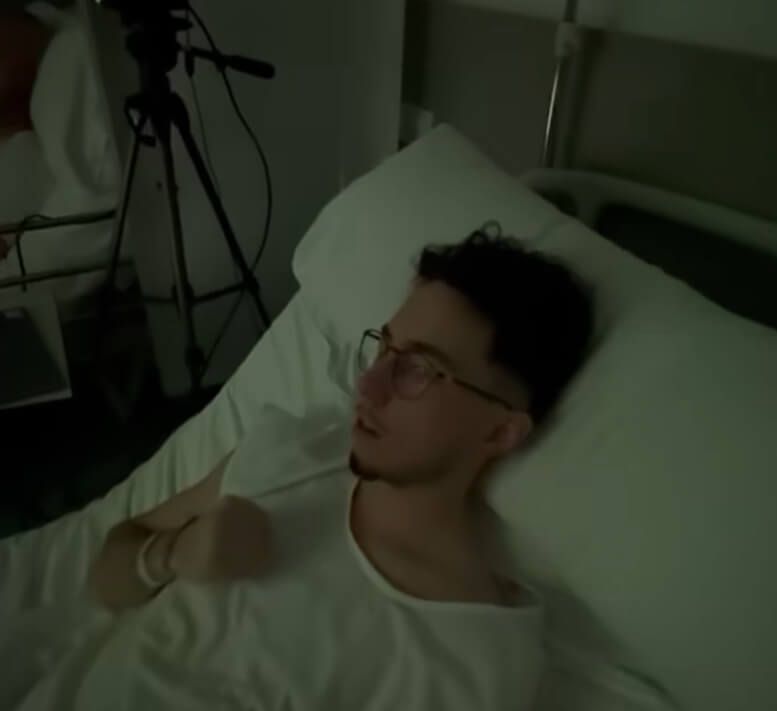  Matti, disfrutando del partido en el hospital