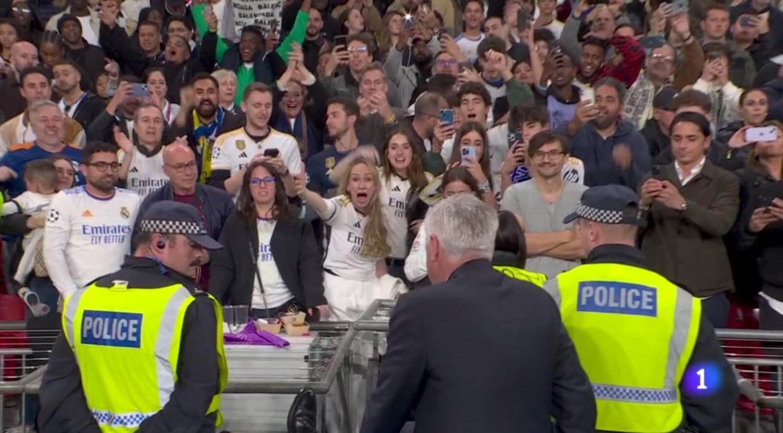  Carlo Ancelotti en el Estadio de Wembley