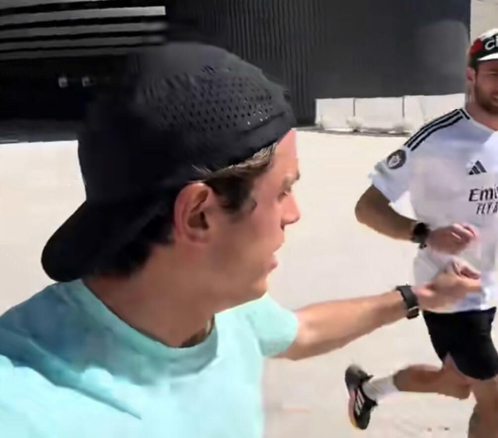  Javier y Álvaro corriendo alrededor del Bernabéu