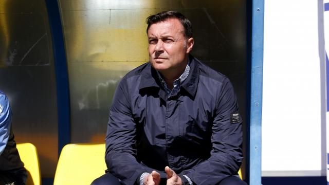  Cristóbal Parralo, en el banquillo de Santo Domingo.