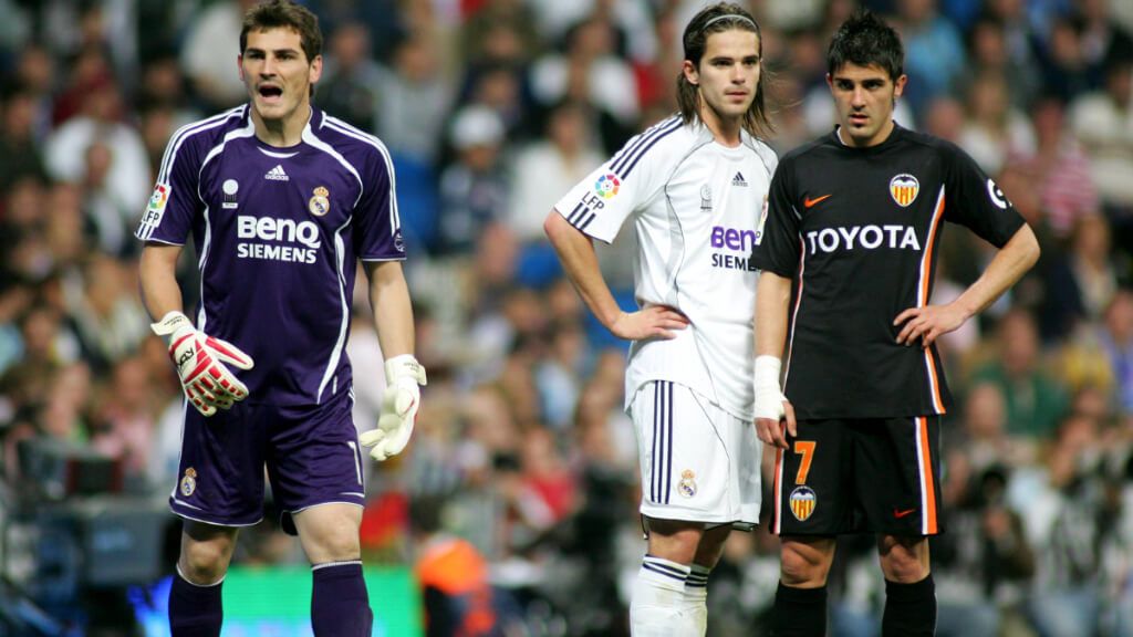 David Villa, junto a Fernando Gago e Iker Casillas, en un Real Madrid-Valencia (foto: Cordon Press)