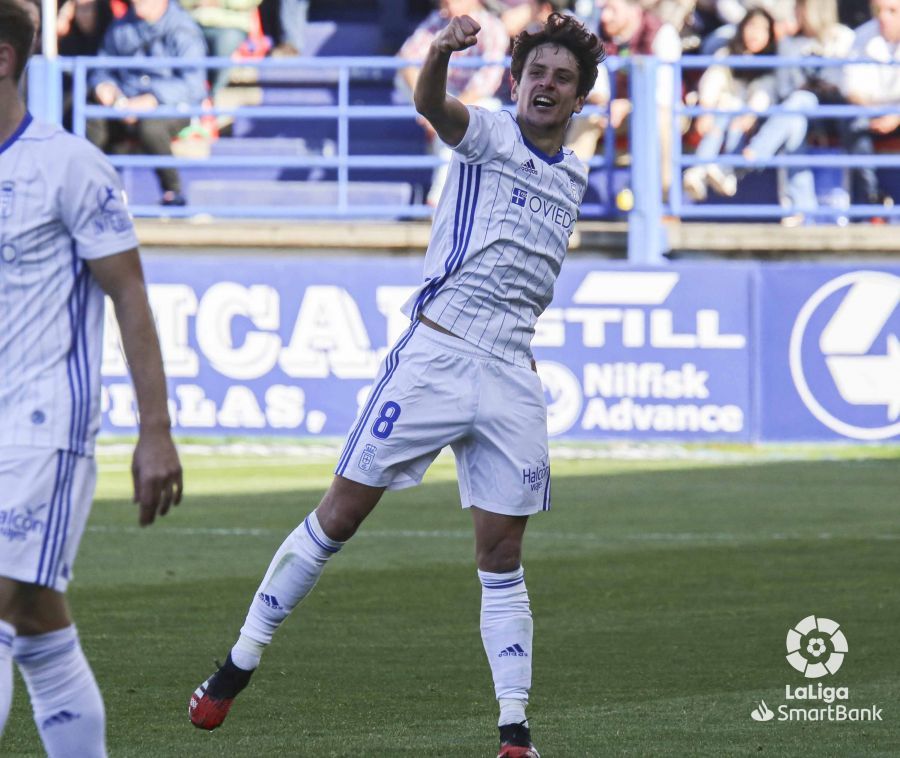 Marco Sangalli celebra el 0-2 en el Extremadura-Oviedo.