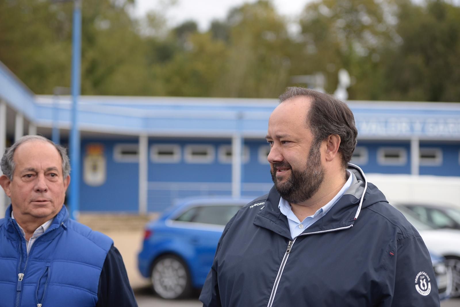  Menéndez Vallina junto a Federico González.