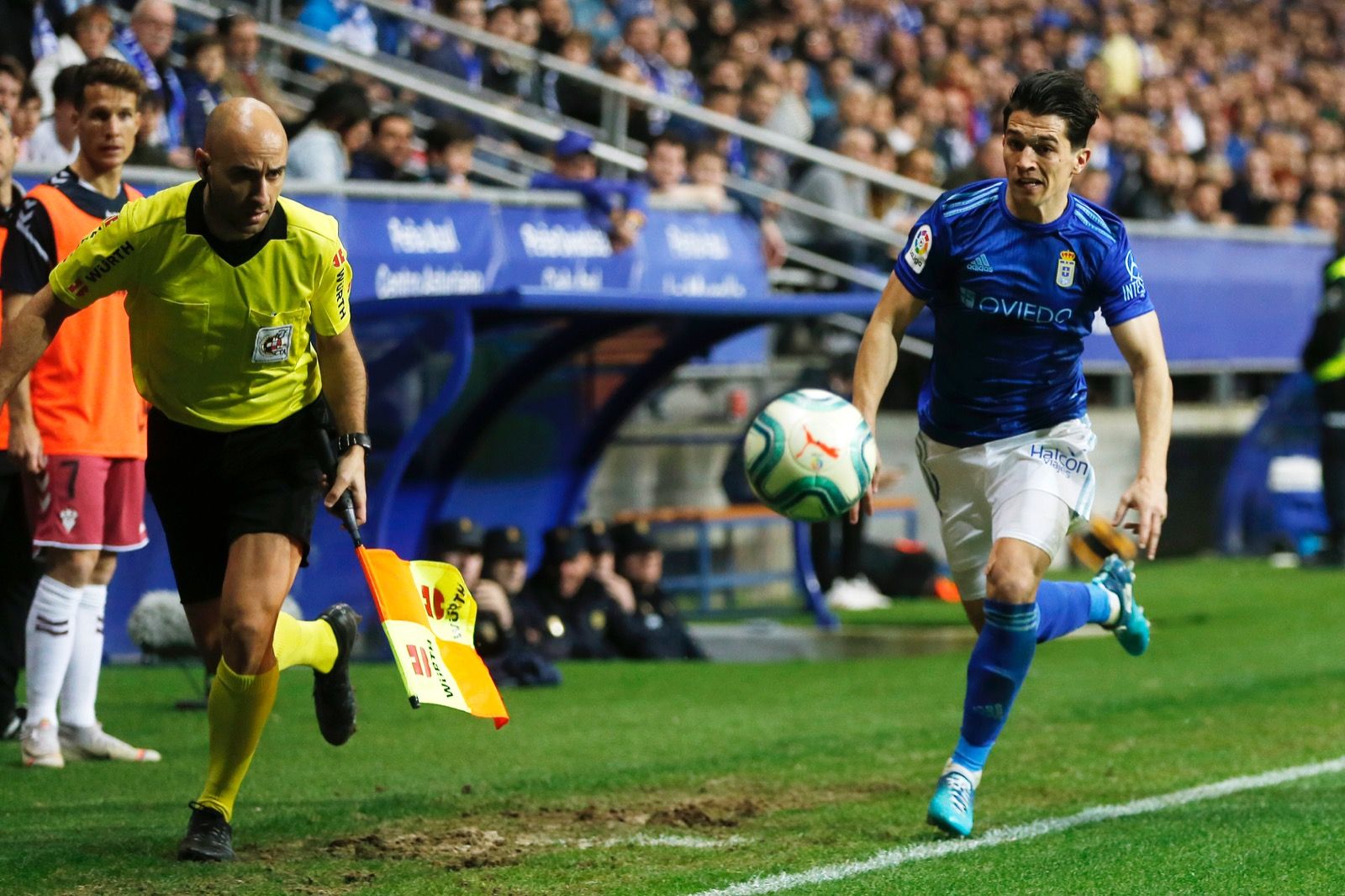  Nieto lucha por un balón en el duelo ante el Albacete.
