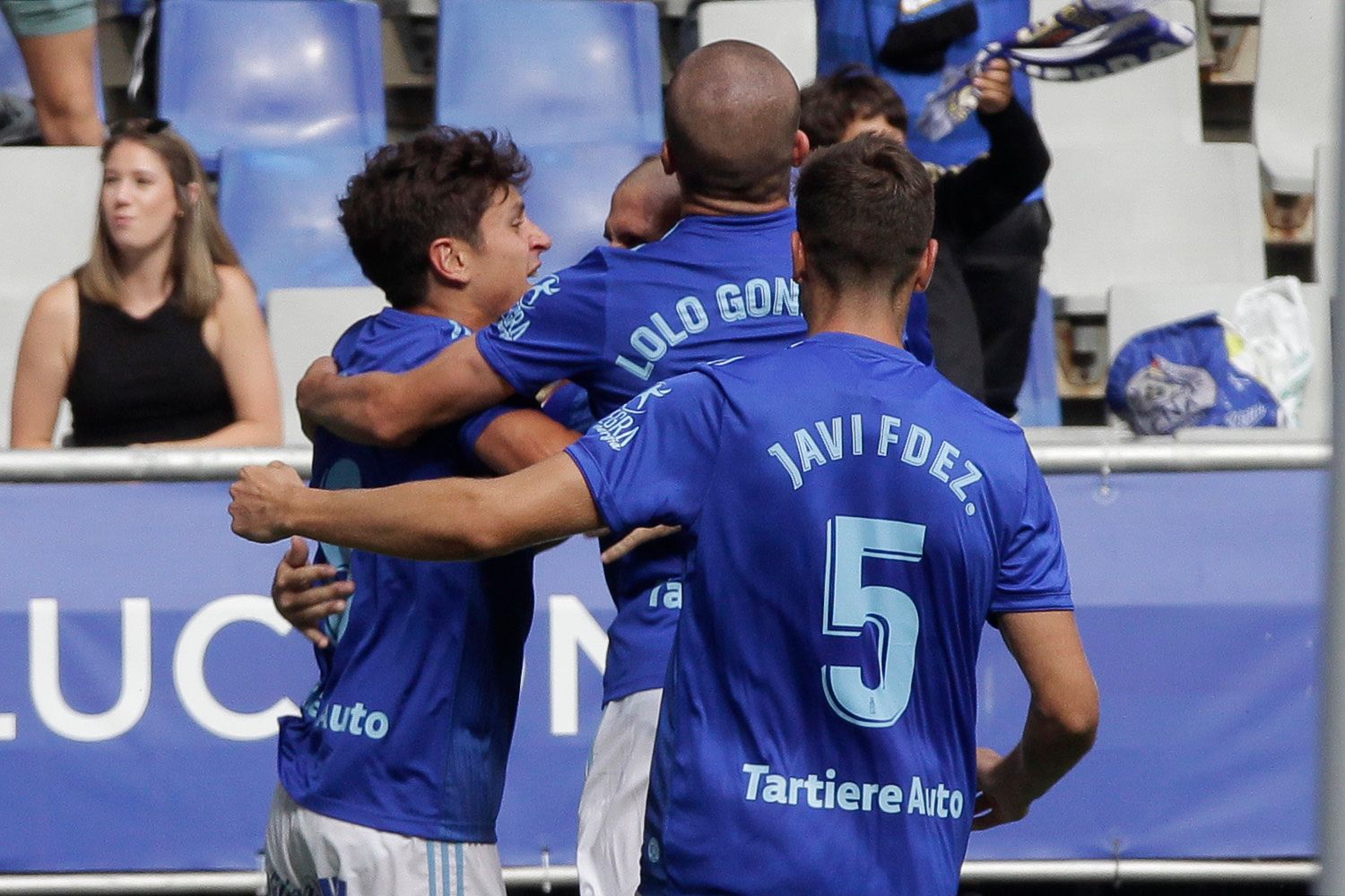 Los jugadores del Oviedo celebran el gol de Ortuño ante el Lugo.