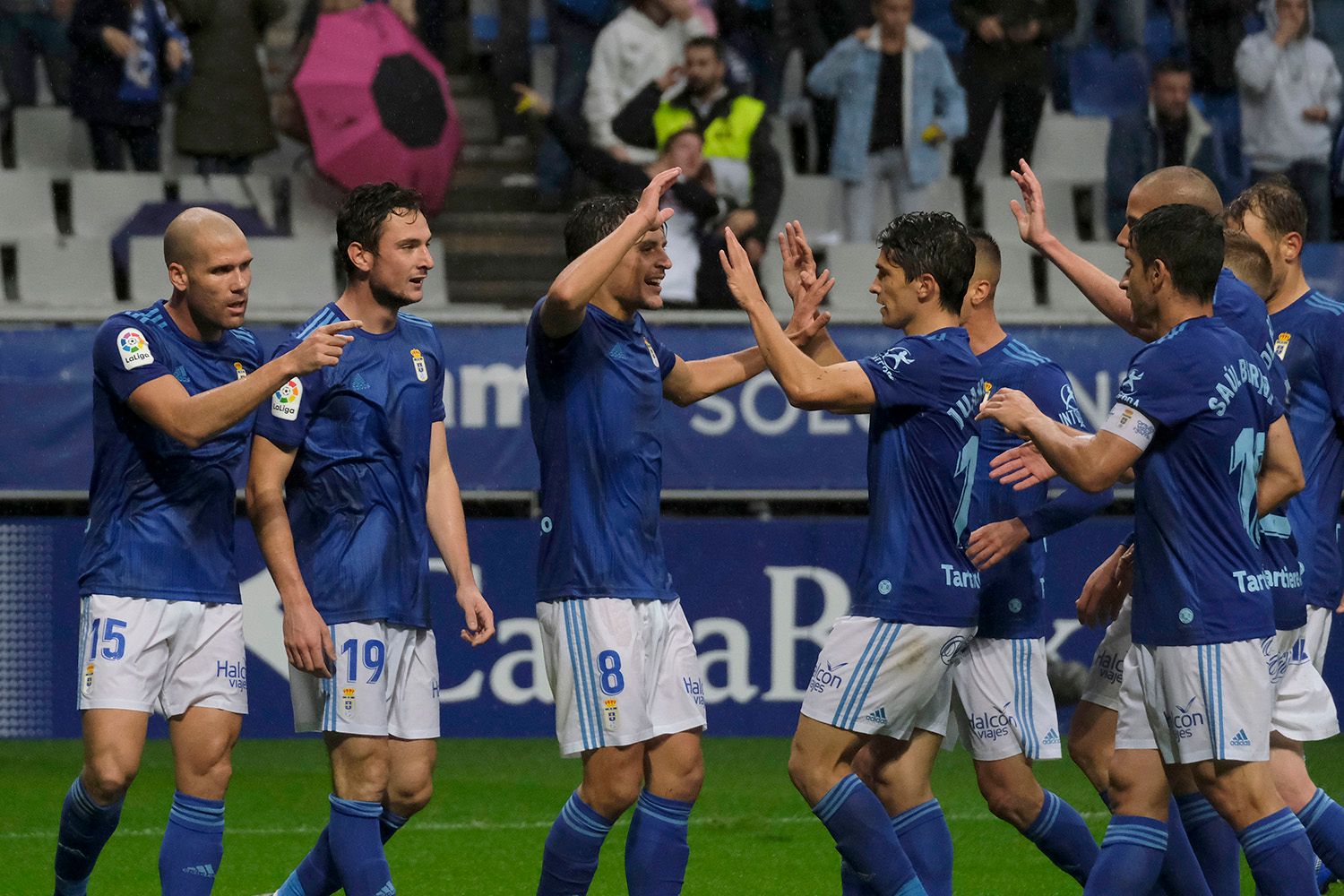  Los jugadores del Real Oviedo celebran uno de los goles ante el Girona.