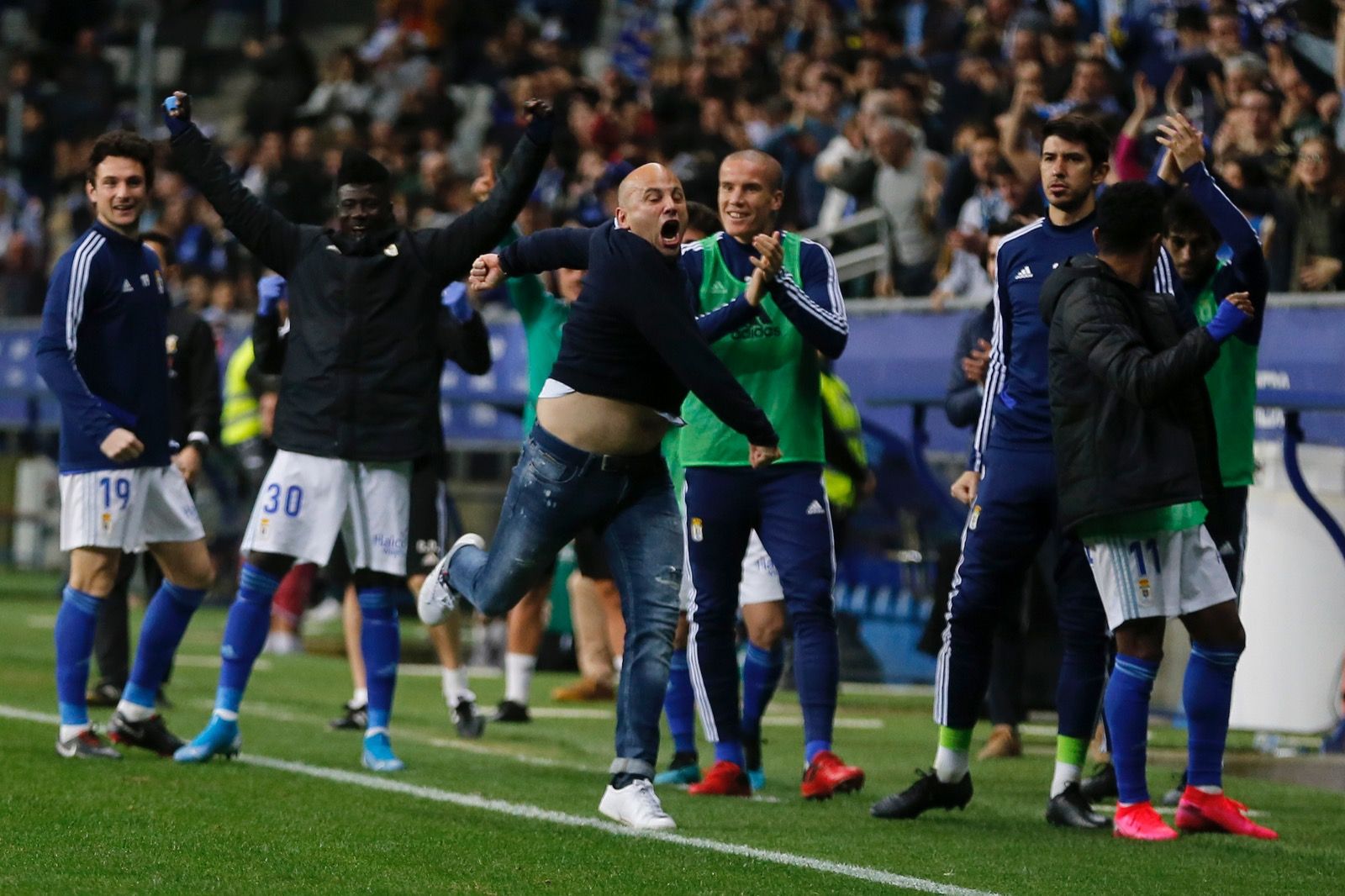  Rozada celebra con rabia el gol del Oviedo al Albacete.