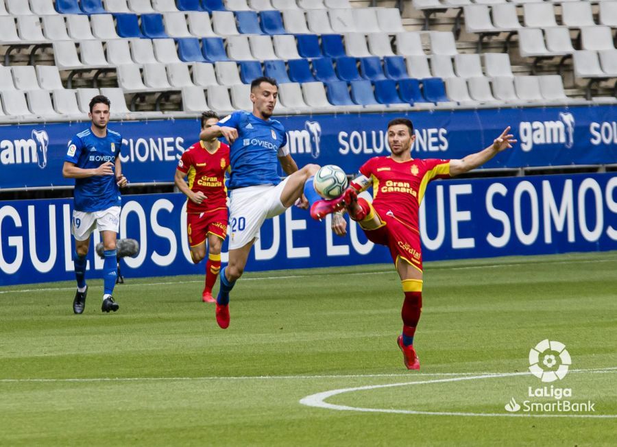  Sergio Tejera y Rubén Castro, durante el Real Oviedo-Las Palmas.