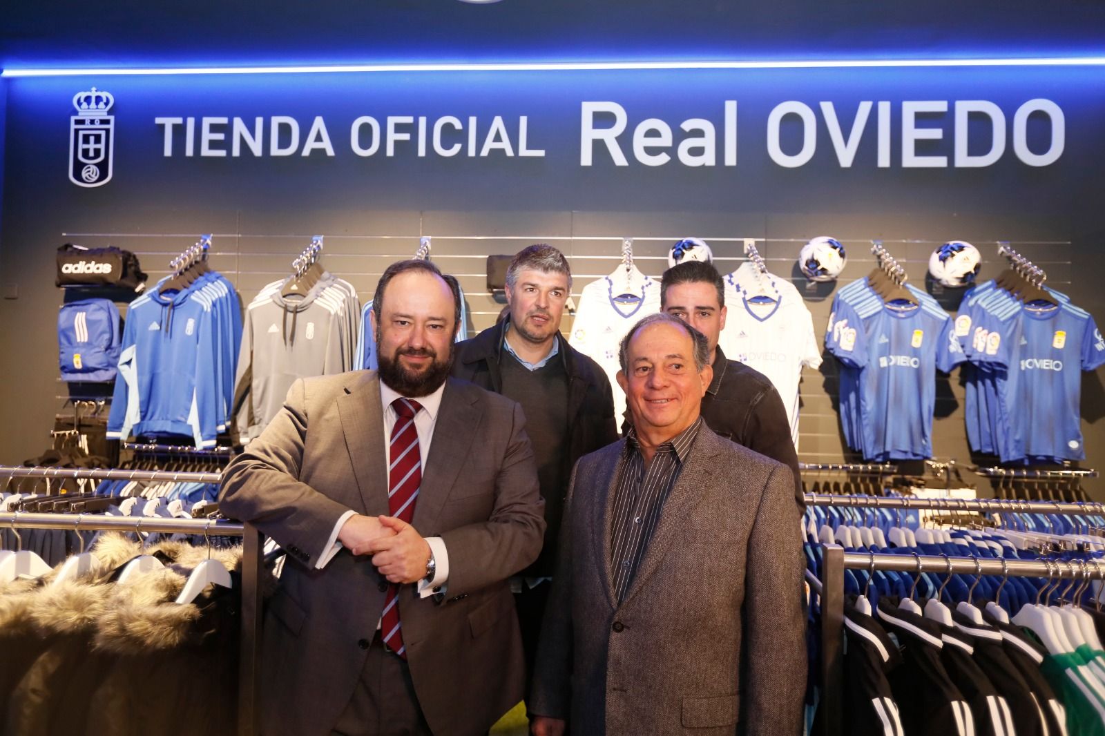  Menéndez Vallina, en la inauguración de la nueva tienda del Real Oviedo.