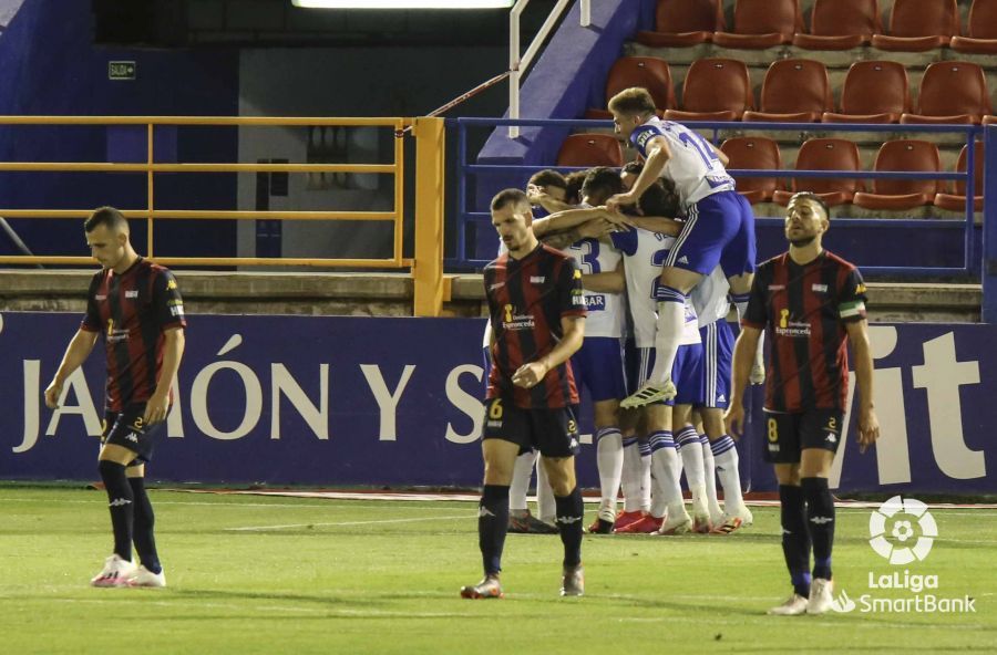  Los jugadores del Zaragoza celebran uno de los goles ante el Extremadura.