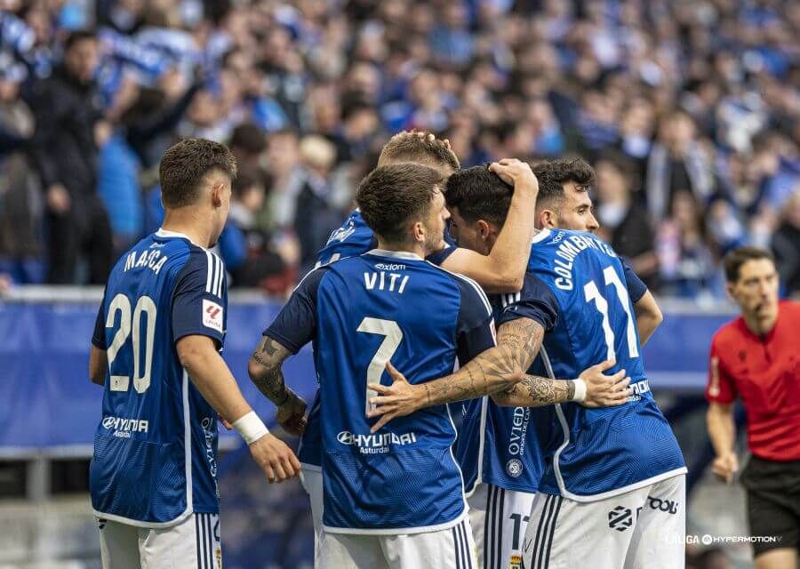  Los jugadores del Real Oviedo celebran uno de los goles ante el Villarreal B.