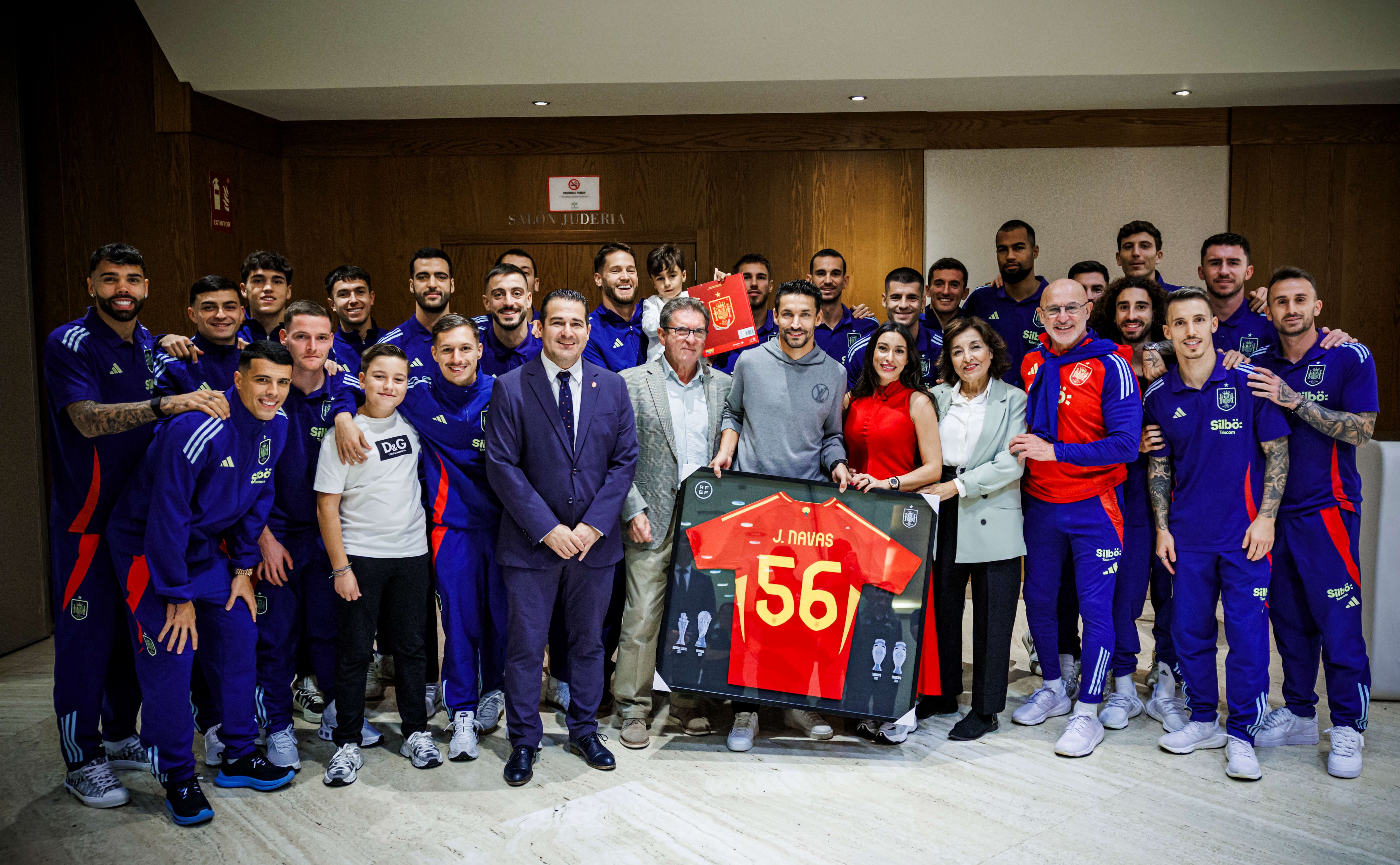 El homenaje de la Selección Española a Jesús Navas.