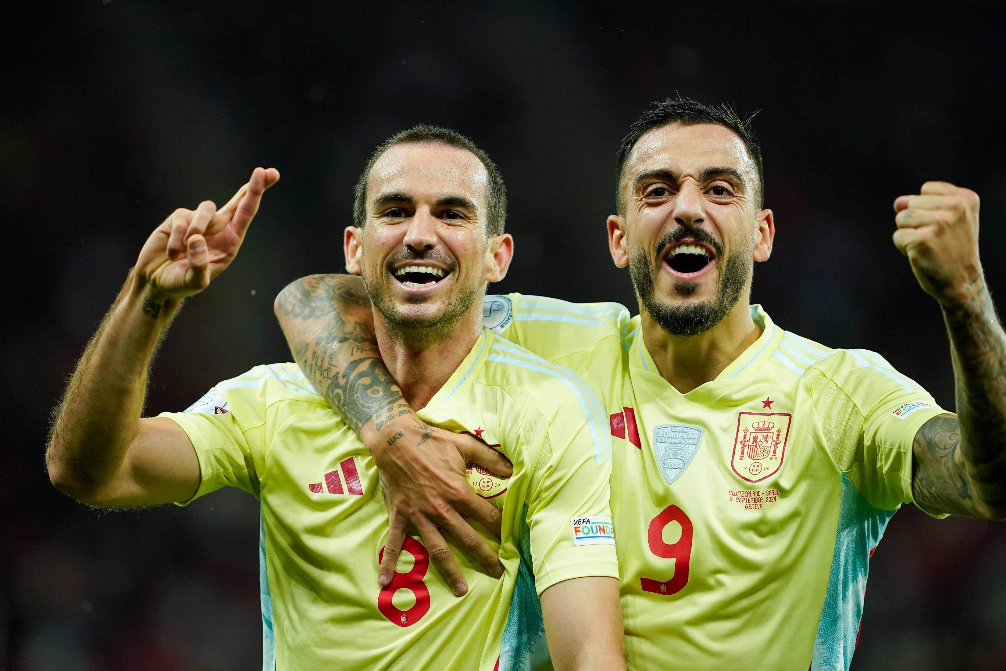  Joselu y Fabián celebrando un gol frente a Suiza en la Nations League.