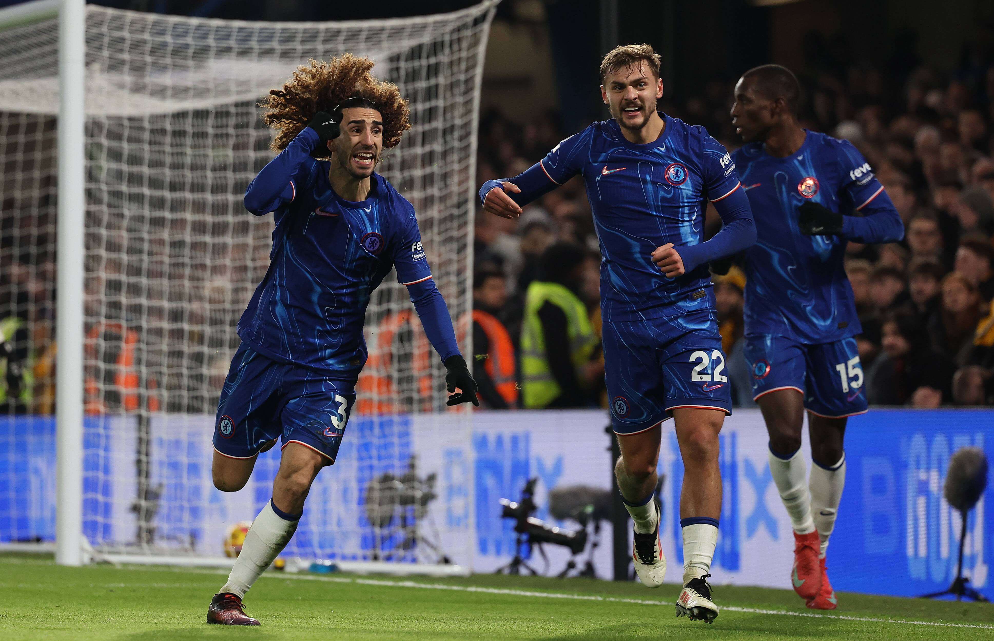 Marc Cucurella celebrando un gol con el Chelsea.