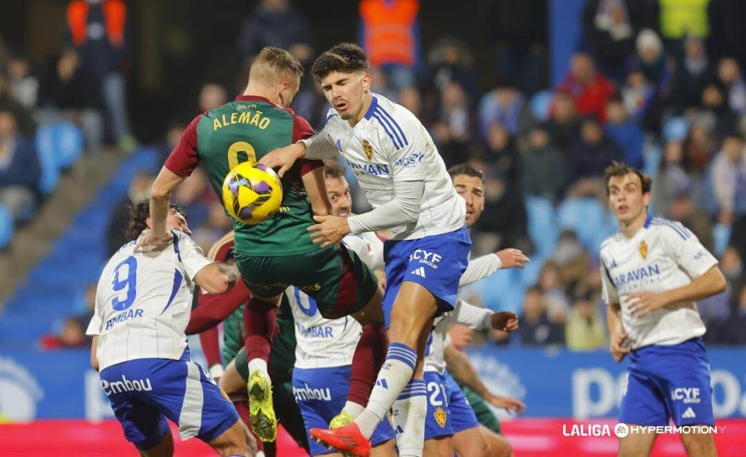  Lance del Real Zaragoza - Real Oviedo.