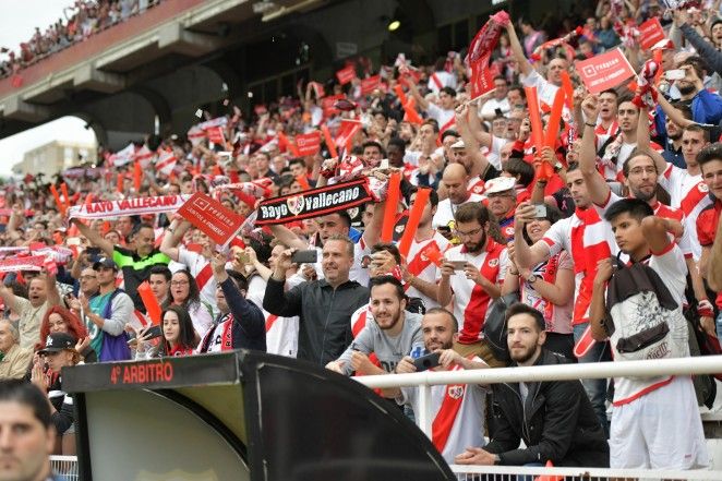  Aficionados del Rayo, durante un partido en Vallecas.