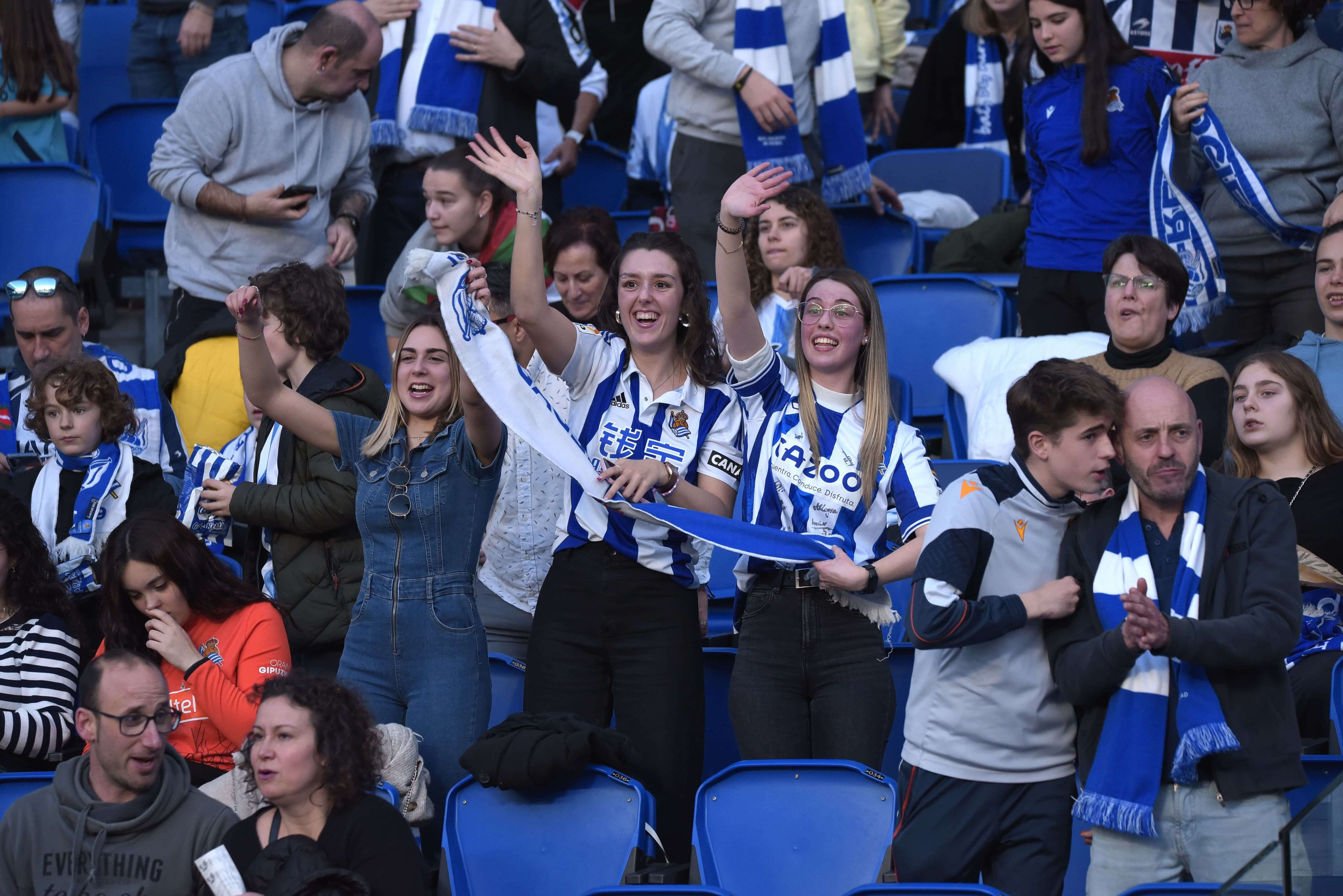 Aficionados de la Real Sociedad en la semifinal de la Copa de la Reina.